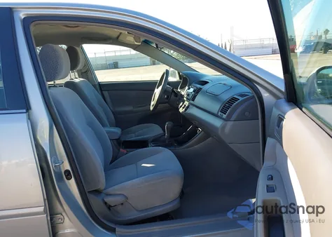 2003 Toyota Camry Le V6 z USA, uszkodzony, nr VIN 4T1BF32K43U047080